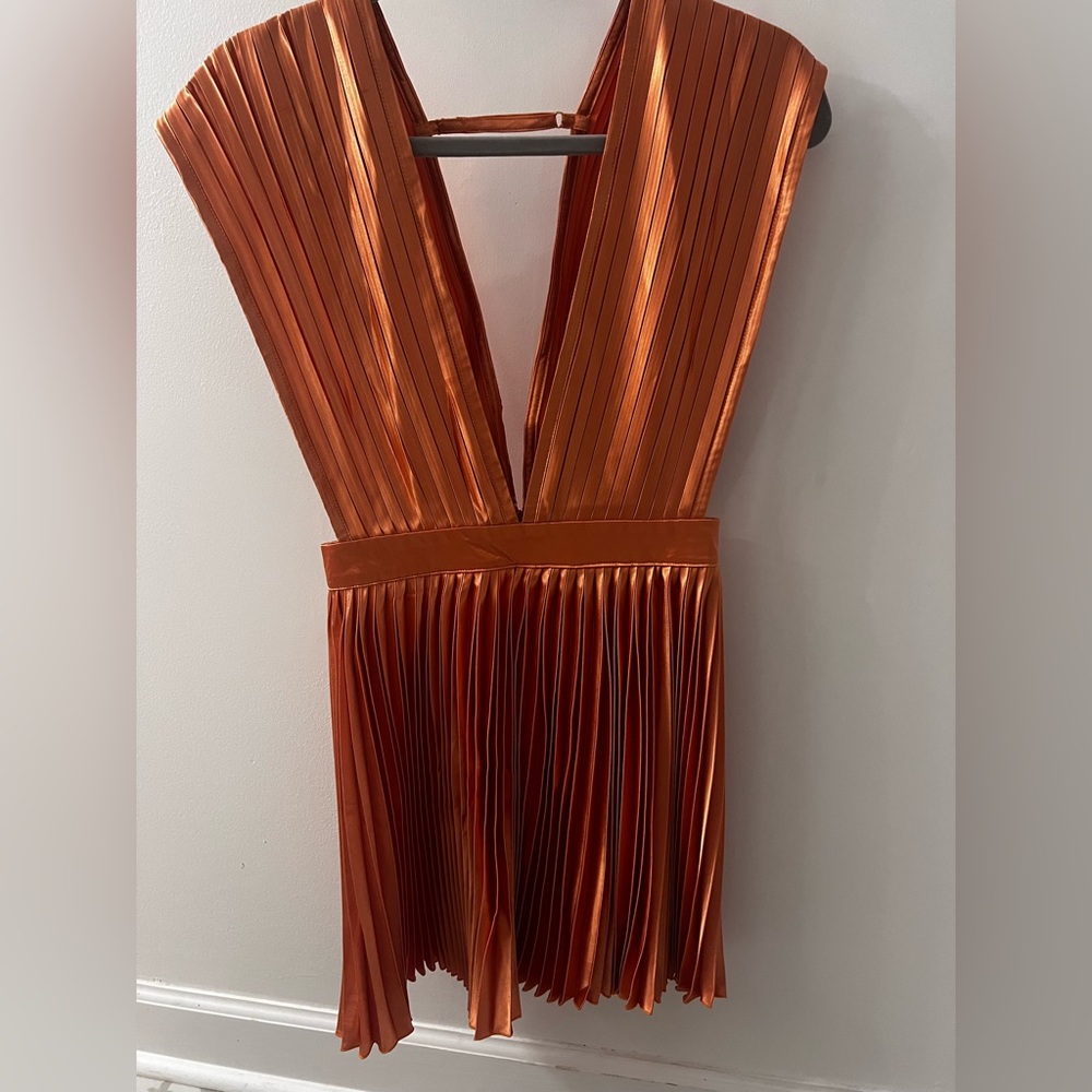 L’IDEE orange pleated mini dress